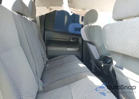 2010 Toyota Tundra Grade 5.7L V8 z USA, uszkodzony, nr VIN 5TFUY5F15AX138097